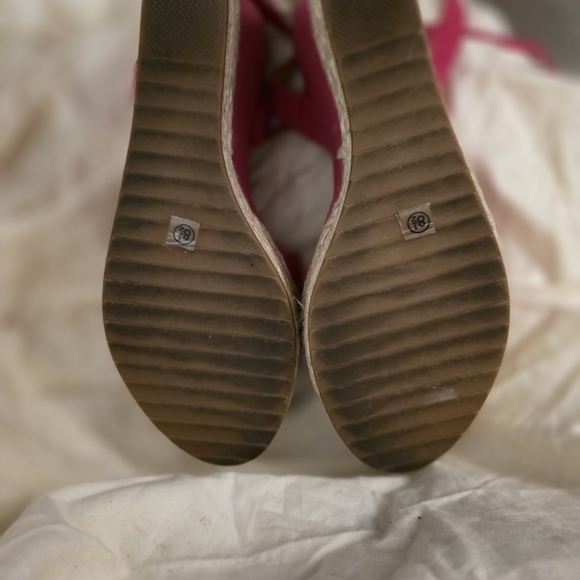 CCOCCI Fuchsia Ruffle Sandals - Picture 4 of 4